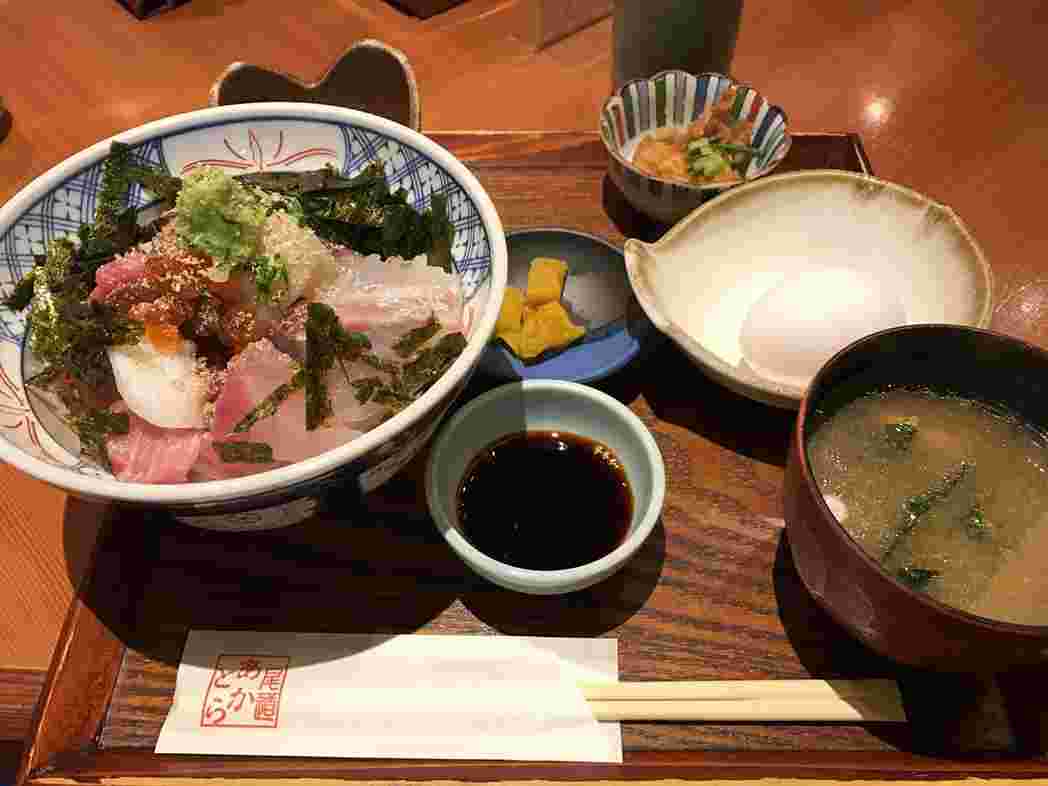 和食・海鮮料理あかとらの海鮮丼