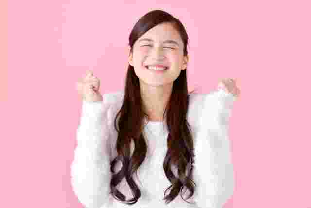 喜んでいる女性