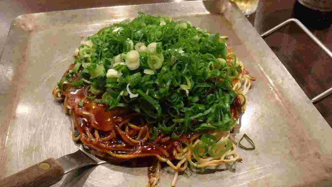 みっちゃん総本店のお好み焼き