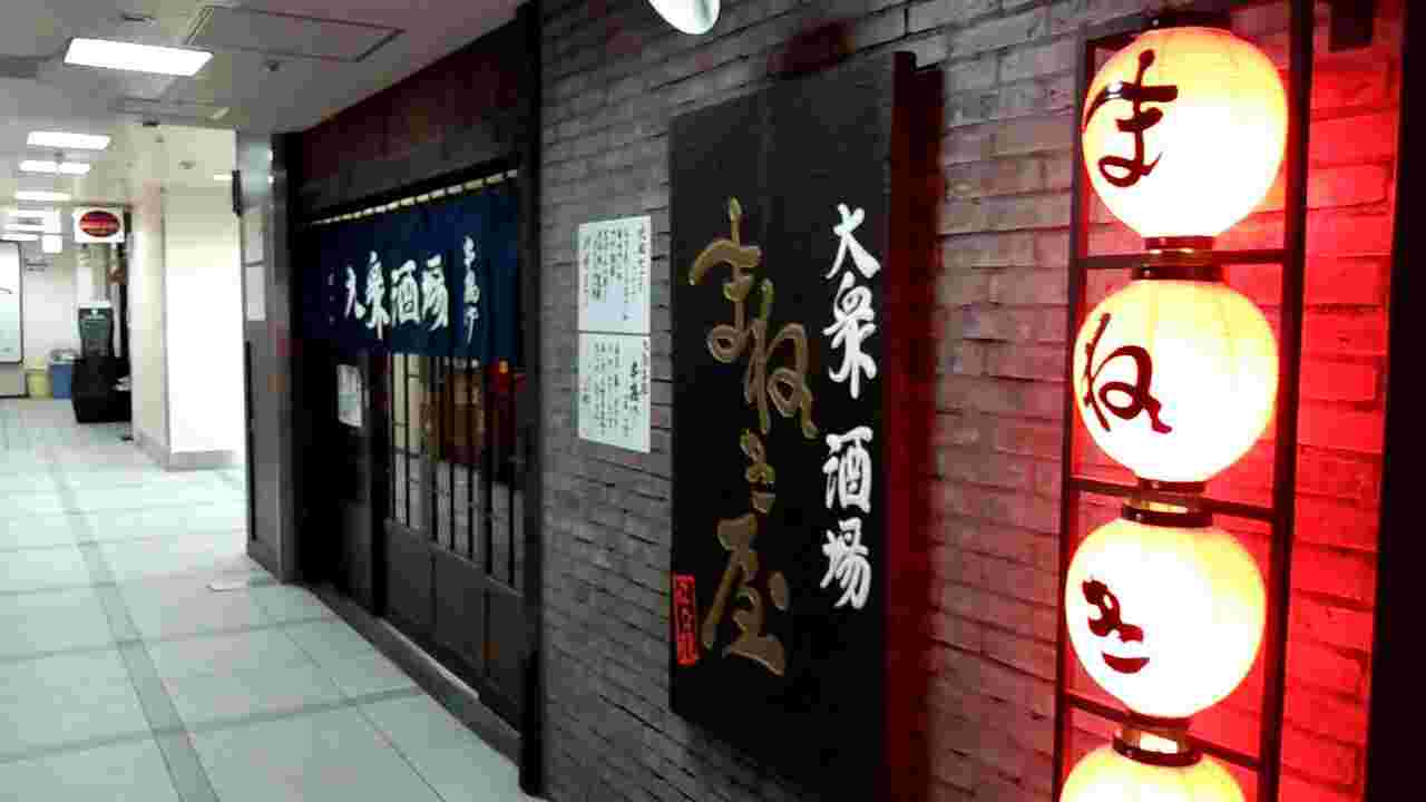 縦に並ぶ提灯が目印の入り口