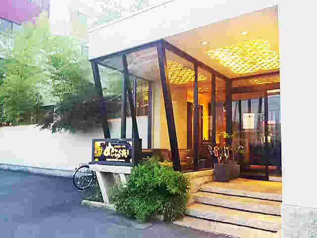 めいらく苑の店先