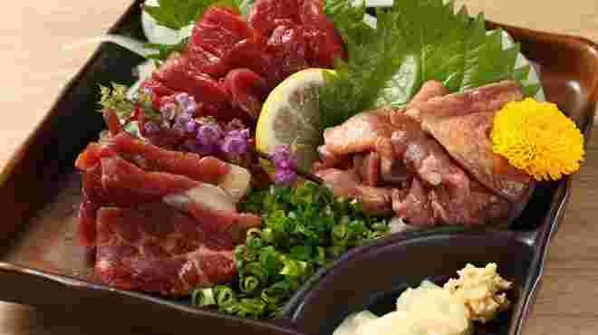 馬肉盛合せ
