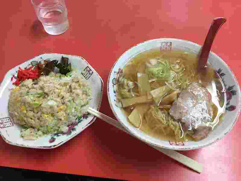 チャーハンとラーメンのセットの美味しそうな画像