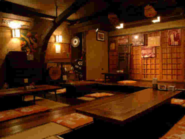 気楽に過ごせそうな昔のおばあちゃんの家のような雰囲気の店内