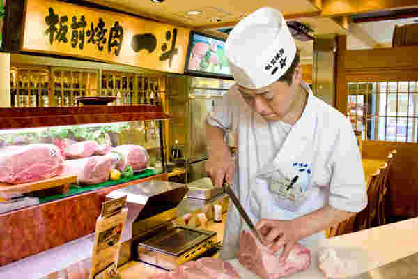板前焼肉一斗の肉捌き
