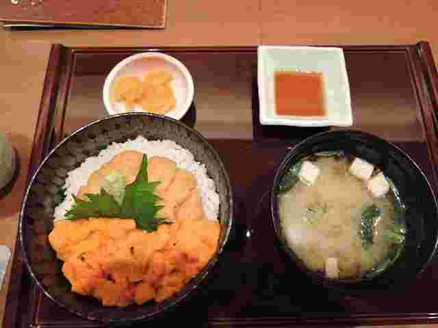 塩水バフンうにとムラサキうにの食べ比べ丼