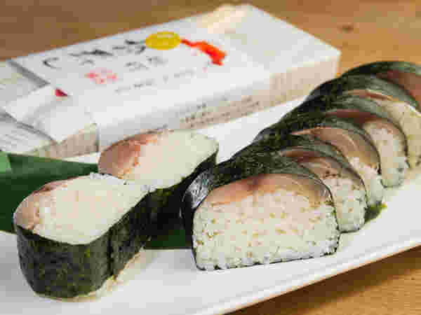 カットされた棒寿司