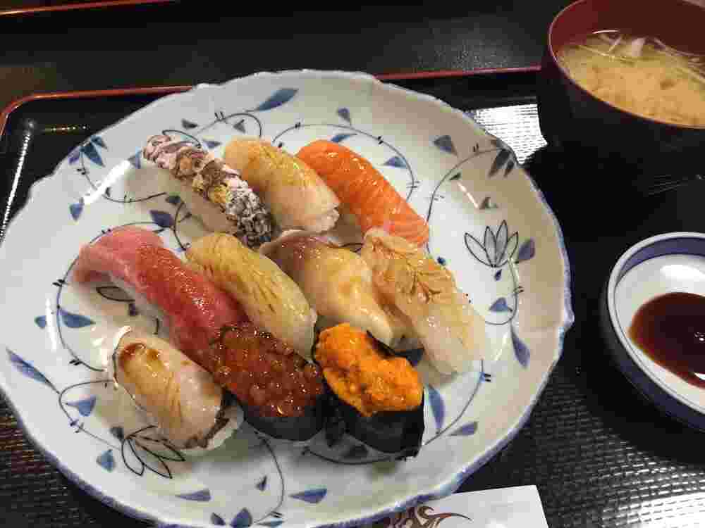 寿司の盛り合わせ