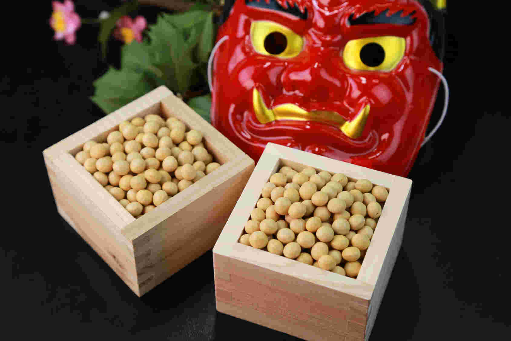 鬼のお面と豆