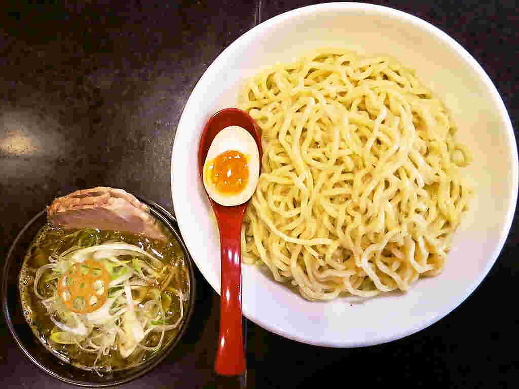 麺処 蓮海 平岸店のマグロ豚骨醤油つけ麺