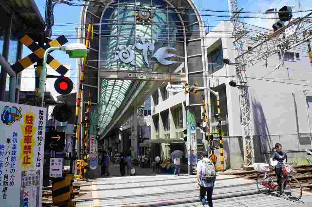 伏見桃山駅前