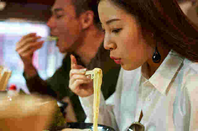 ラーメンを味わう人