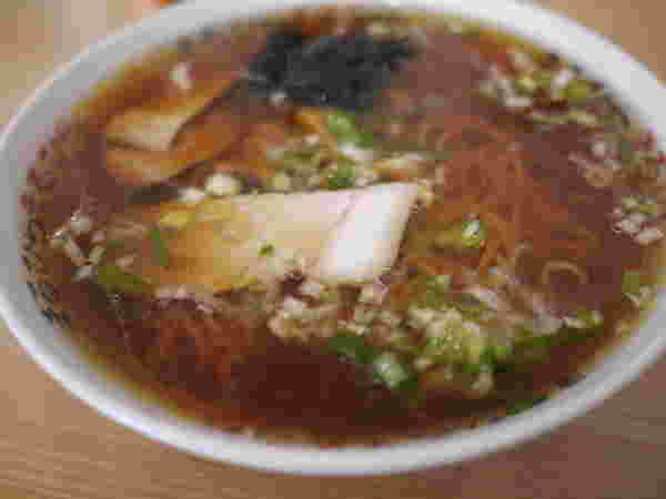 透き通ったスープのラーメン