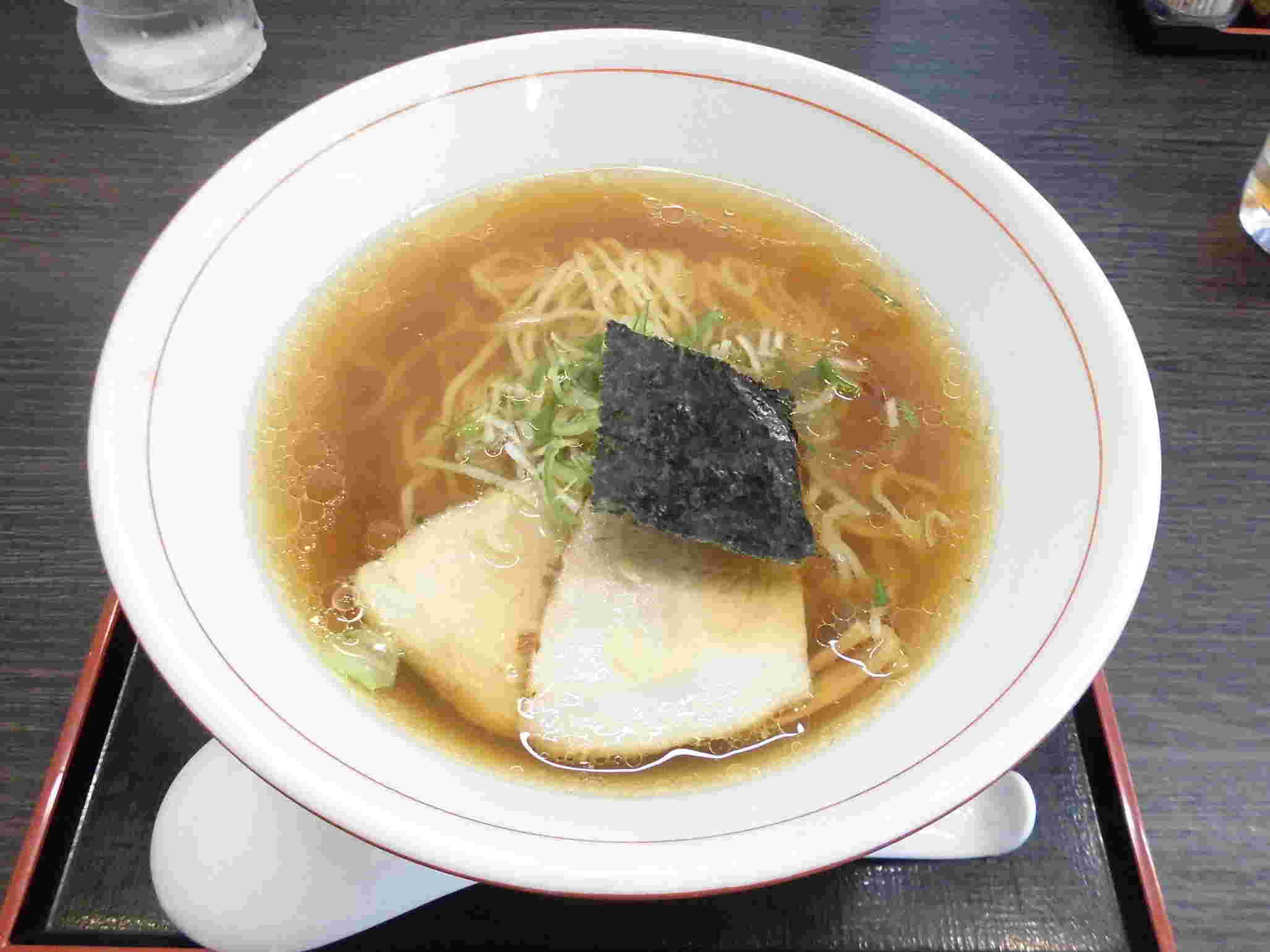 上品な色合いのラーメン