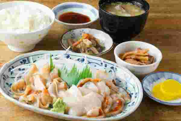 鱗友朝市の刺身定食