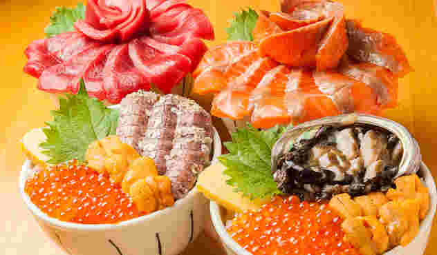 三角市場の海鮮丼