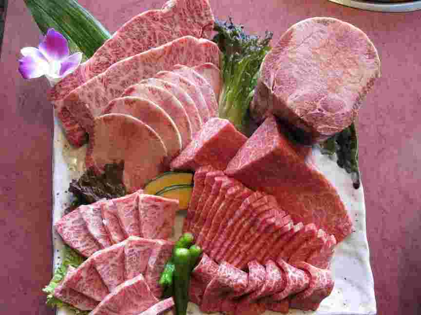 焼肉ハウスカルビの王国高津店の店内のメニュー