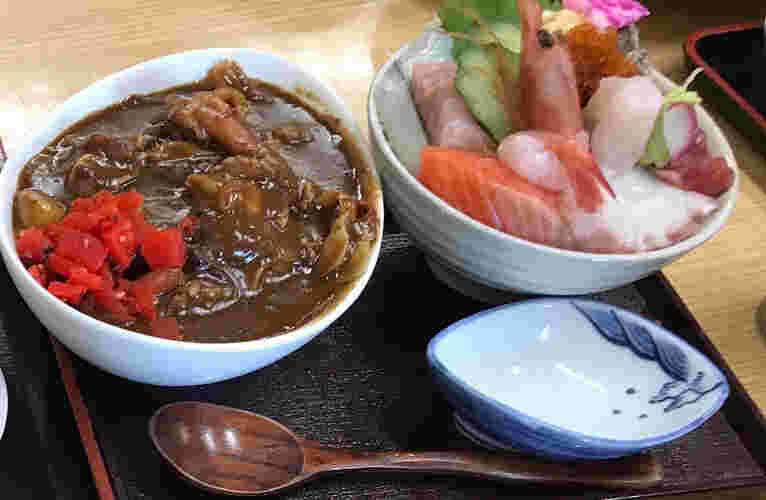 喰い処 弐七のホッキカレーと海鮮丼