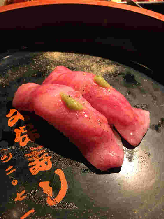 炭火焼焼肉 久保屋の和牛握り