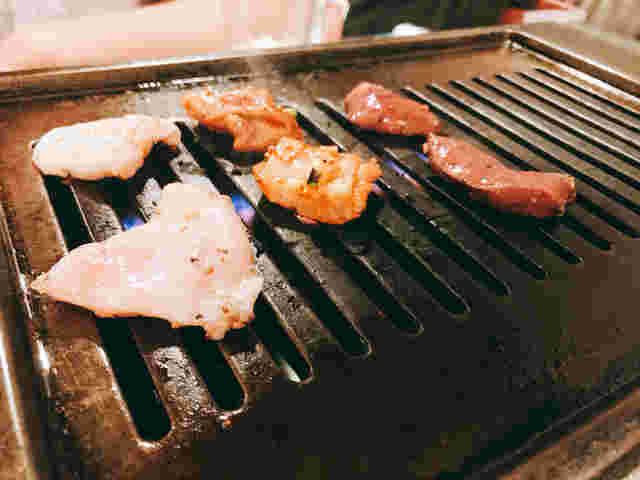 新宿食肉センター 極の焼いているお肉