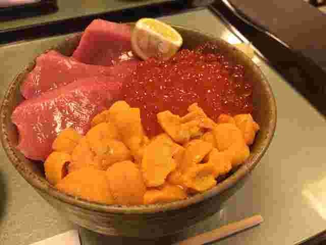 まぐろいくらうに丼