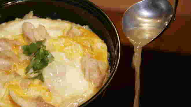 「鳥めし・鳥藤分店」の親子丼