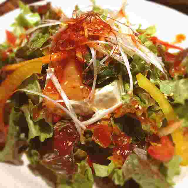 万両の手作り豆腐サラダ