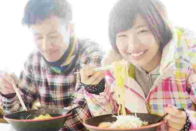 ラーメンを食べる人