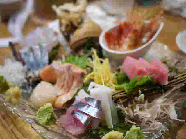 居酒屋天金の刺し身盛り合わせ