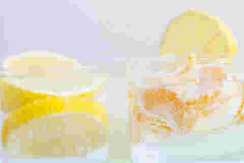 レモンを入れた飲み物