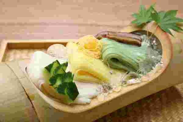冷やし三色素麺