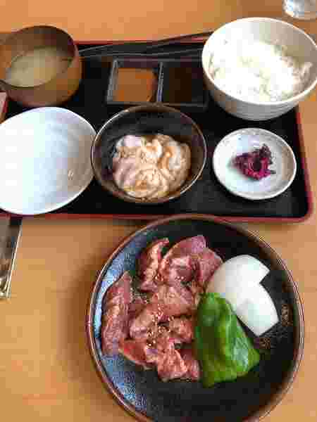 豚サガリ・ホルモン定食