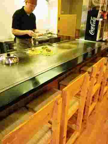 お好み焼きあそうの店内