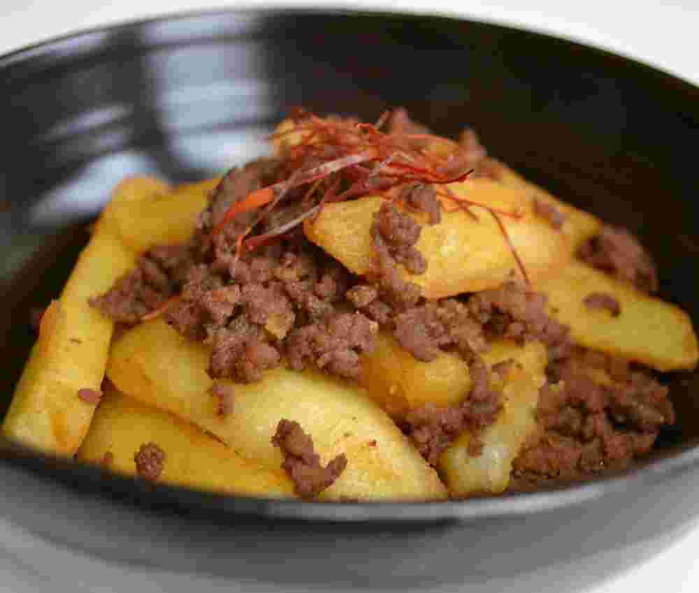 冷凍のフライドポテトを使った肉じゃが