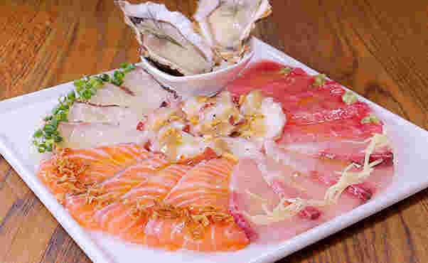「UOKINビストロ（ウオキン）」料理
