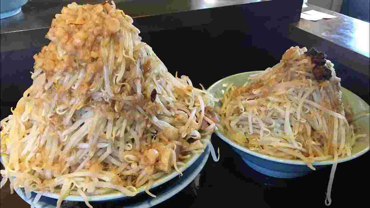 立川マシマシデカ盛りラーメンの写真