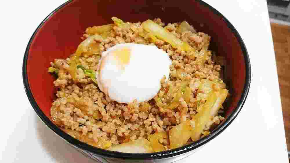 温玉の乗った豚すき丼