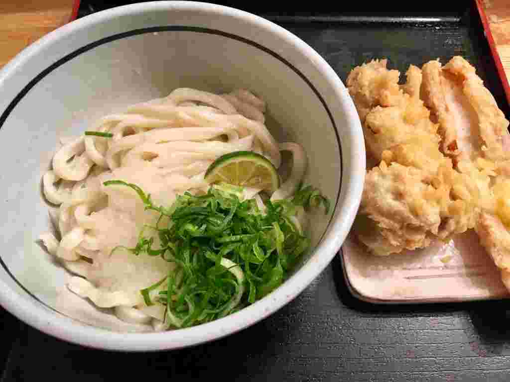 おにやんまのぶっかけうどんととり天とちくわ