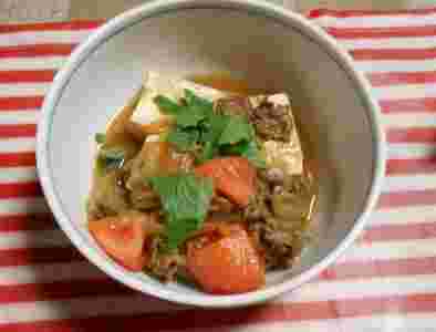 トマト肉豆腐