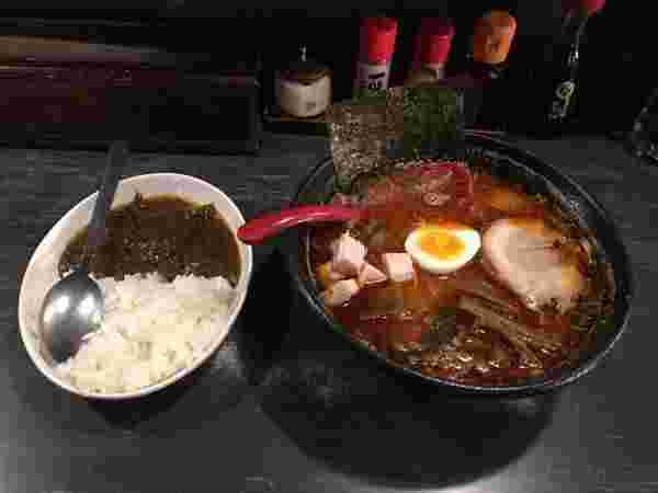 おいしそうなカレーラーメン