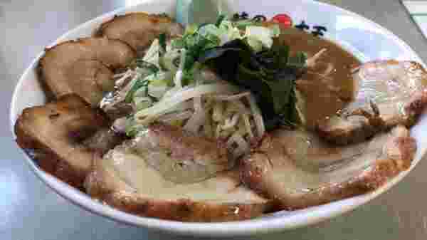 すさまじいチャーシューのラーメン