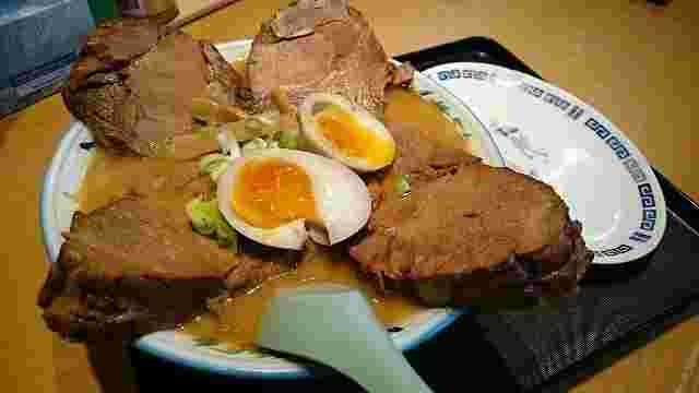 迫力のあるラーメンチャーシュー