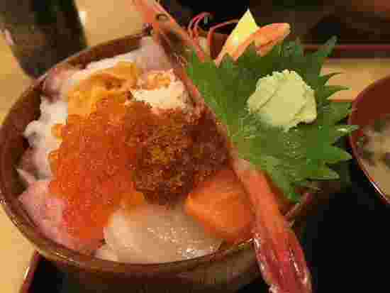 さんかく亭の海鮮丼