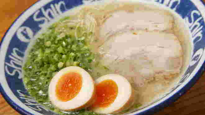 「博多らーめんShin-shin」ラーメン