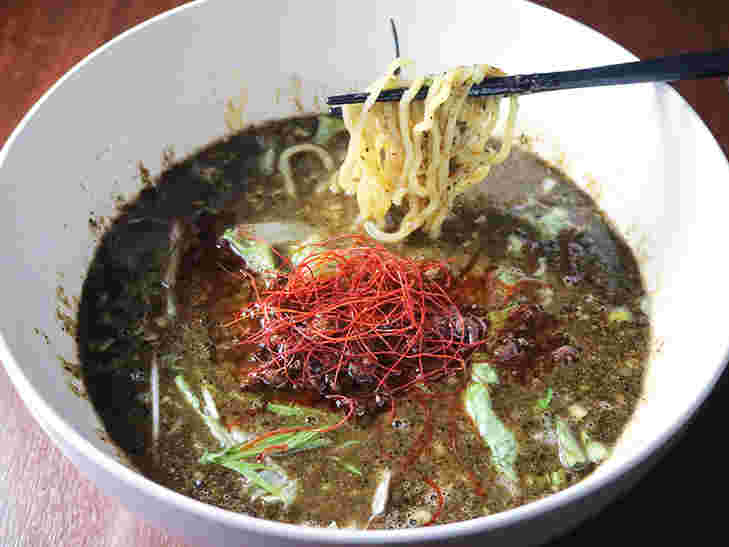 「博多うまかんもん小野」ラーメン