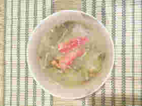 カニともずくの味噌汁