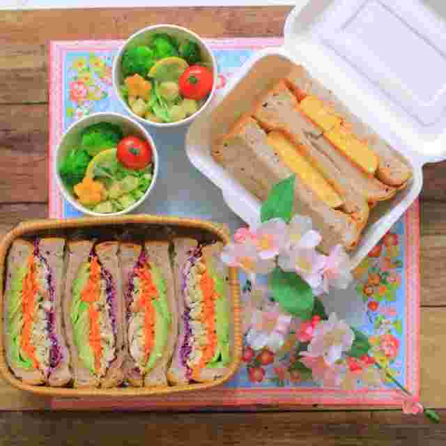 お弁当に詰めたサンドイッチ