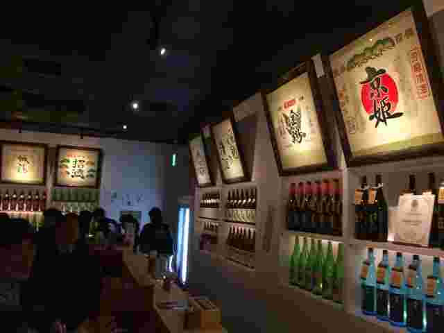 うまいもん専門店カウンター内