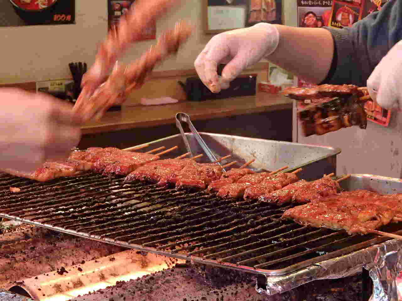うなぎを焼いている様子