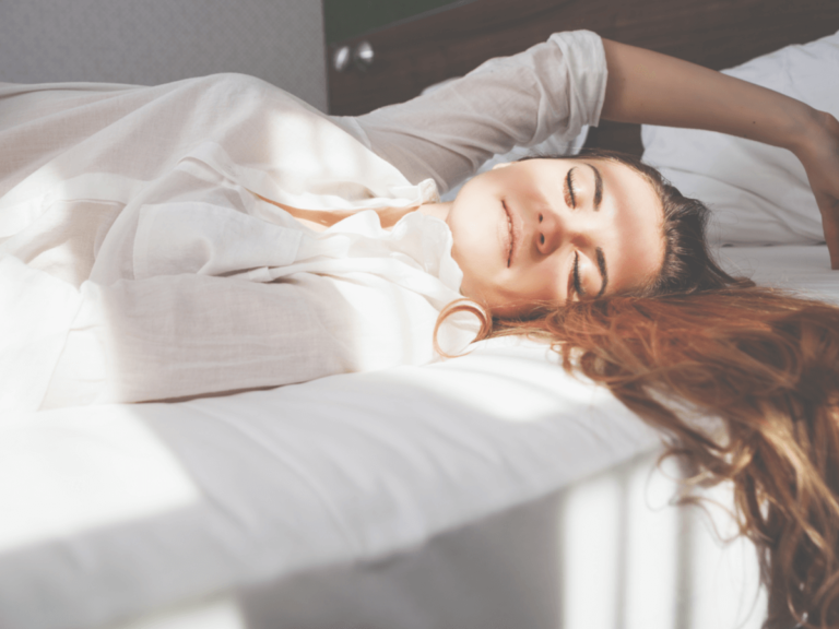 睡眠をとる女性